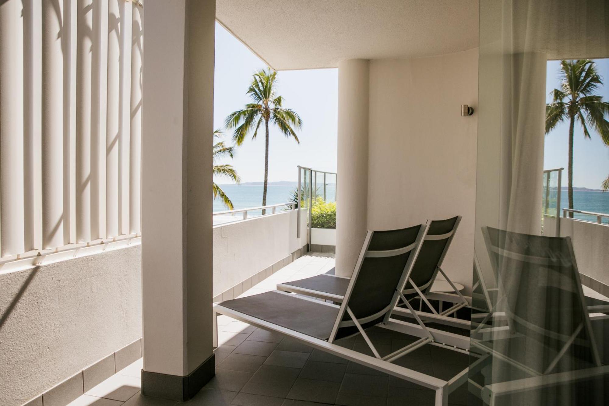 On The Beach Noosa Resort Bagian luar foto