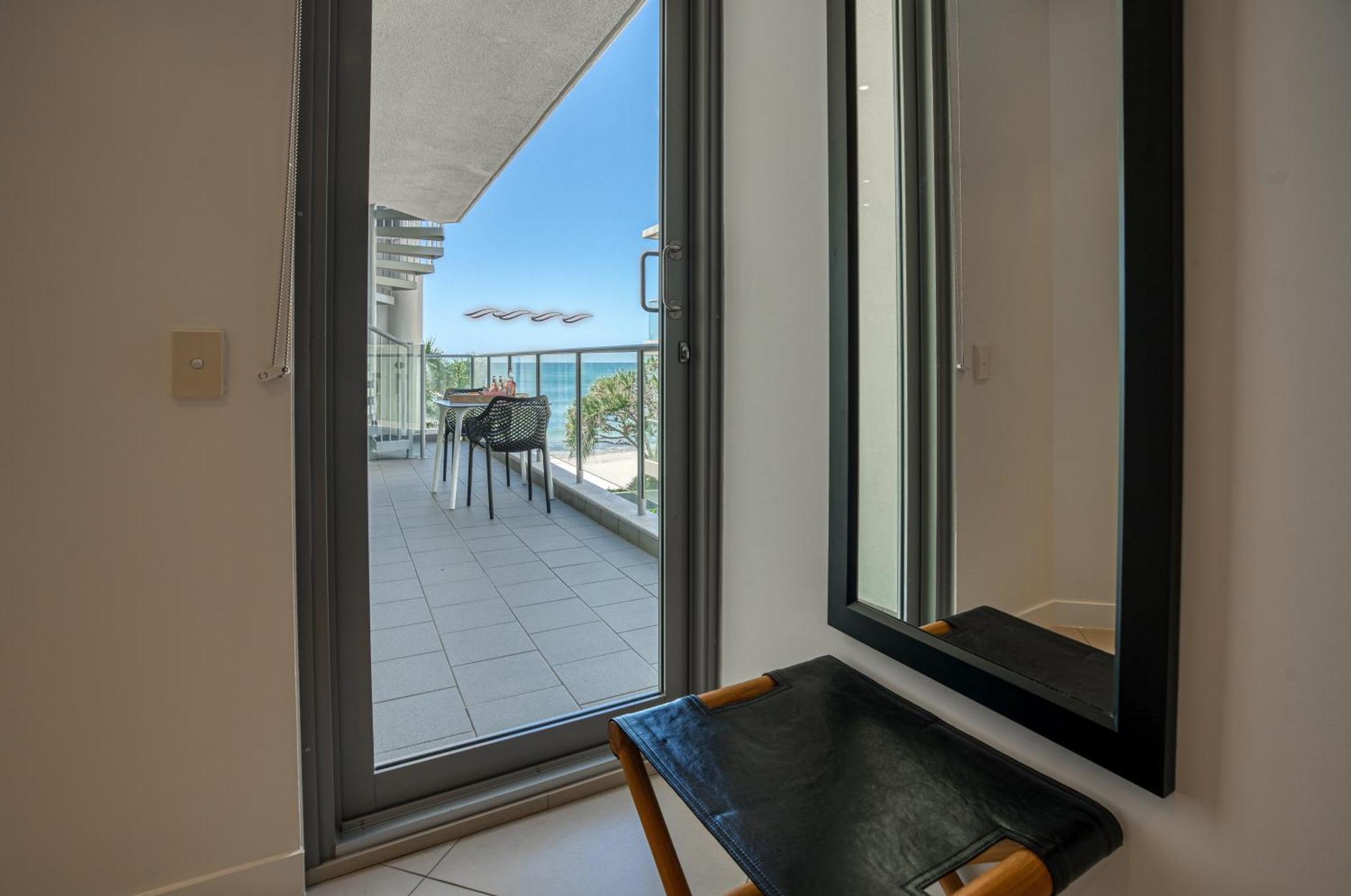 On The Beach Noosa Resort Bagian luar foto