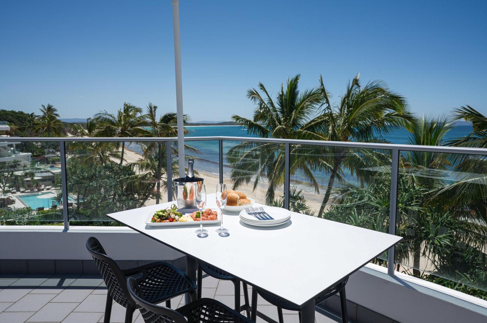 On The Beach Noosa Resort Bagian luar foto