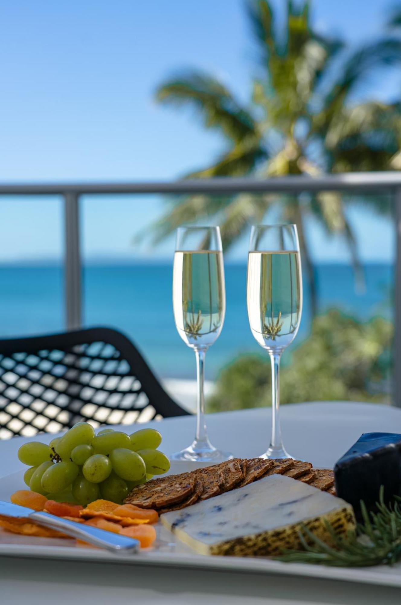 On The Beach Noosa Resort Bagian luar foto